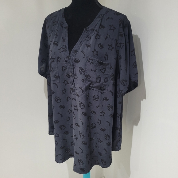 Torrid Women's Harper Georgette Skull Print Blouse Size 3 Gray Whimsigoth Casual - Picture 3 of 11